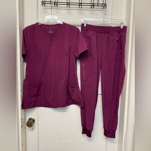 Allura Cherokee scrubs set women’s Medium Top , small petite joggers pant